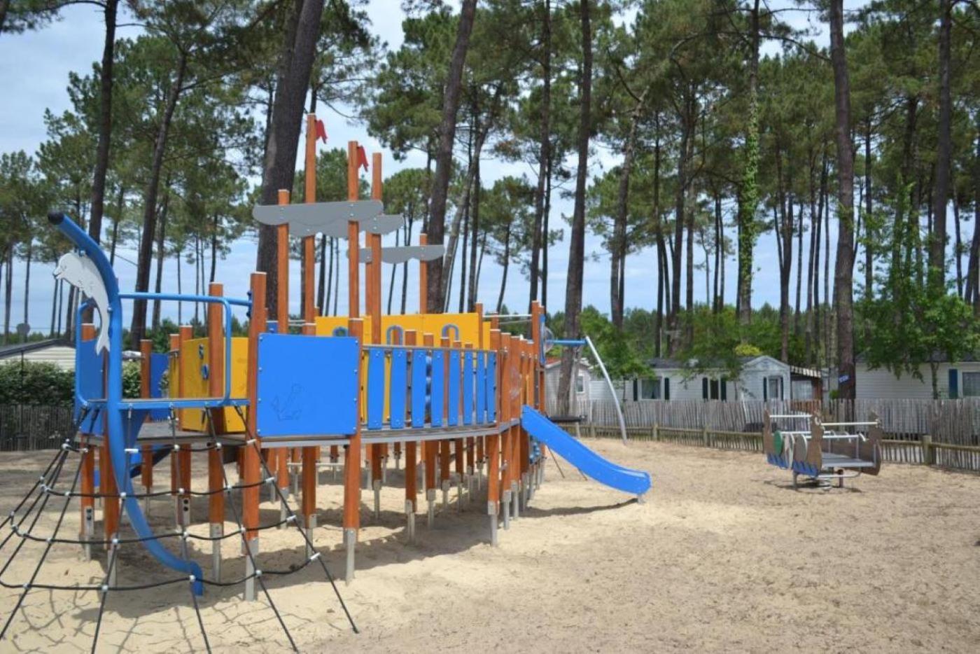 סן-ז'וליין-אן-בורן Sbvacances Tout Confort 2Ch Et 1Sdb, Environnement Calme Et Verdoyant Dans Camping 4 Etoiles מראה חיצוני תמונה